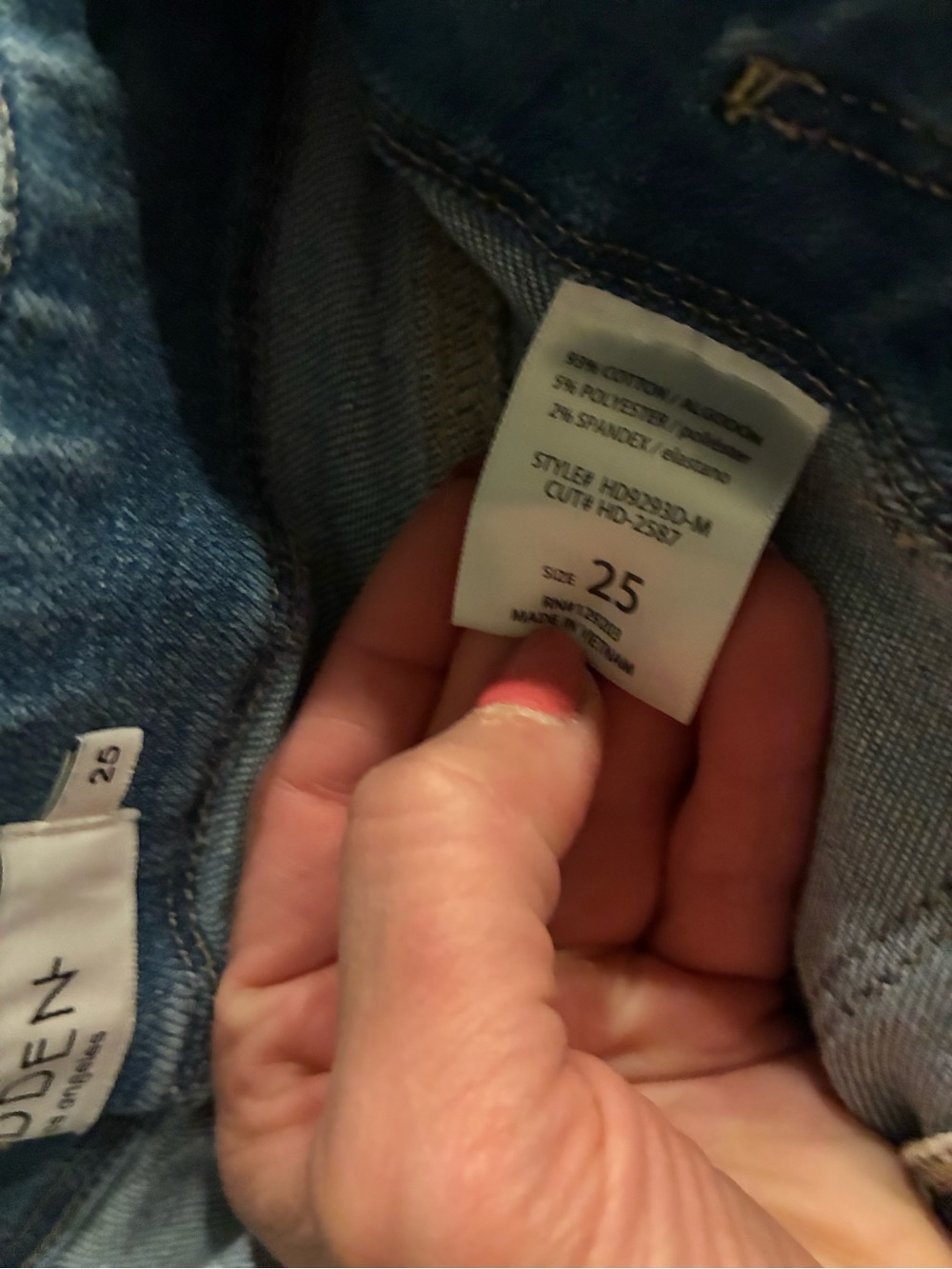 High-Rise Light Blue Wide-Leg Jeans with Raw Hem - Picture 6 of 6